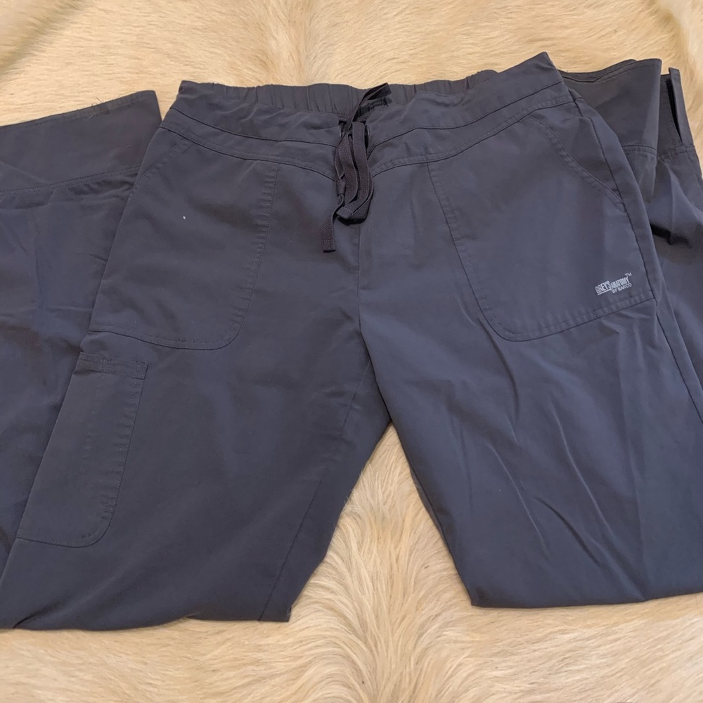 Size LT greys anatomy scrub pants. Grey